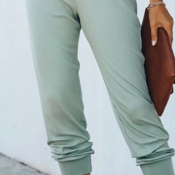 Sage Lounge Set - Picture 6 of 16